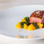 Secrets d’éleveurs : pourquoi la pintade française a un goût unique ?